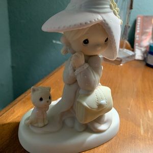 “To a very special mom” figurine